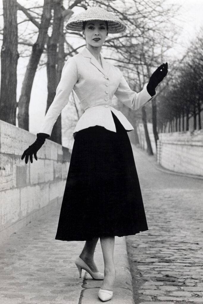 Paradisul pierdut al femeilor independente din decada anilor 1940. Rochii lungi cu talie de Ava Gardner