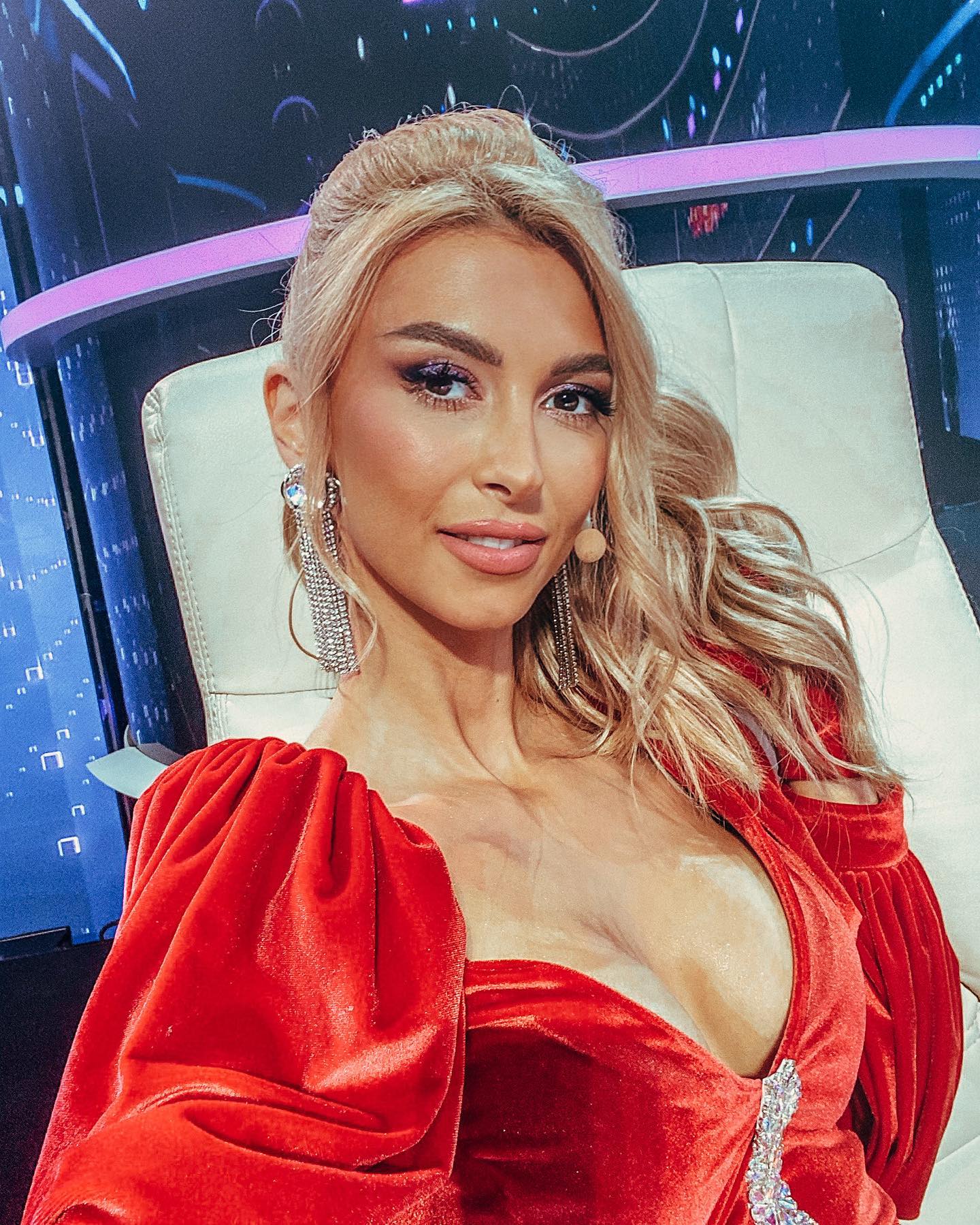 Andreea Bălan a apelat la câteva trucuri care i-au schimbat complet înfățișarea! Fanii nu au fost foarte încântați de noile schimbări