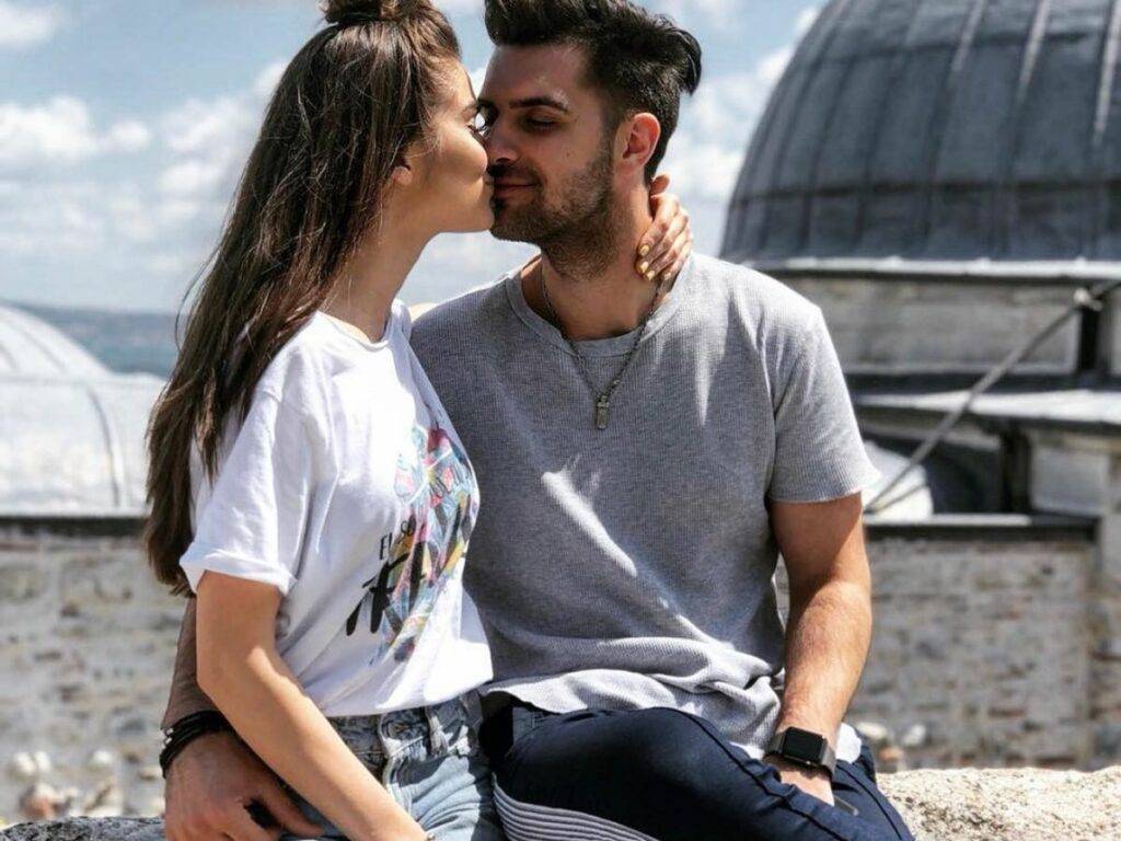 Theo Rose vorbește despre relația sa amoroasă cu nepotul lui Nea Marin!