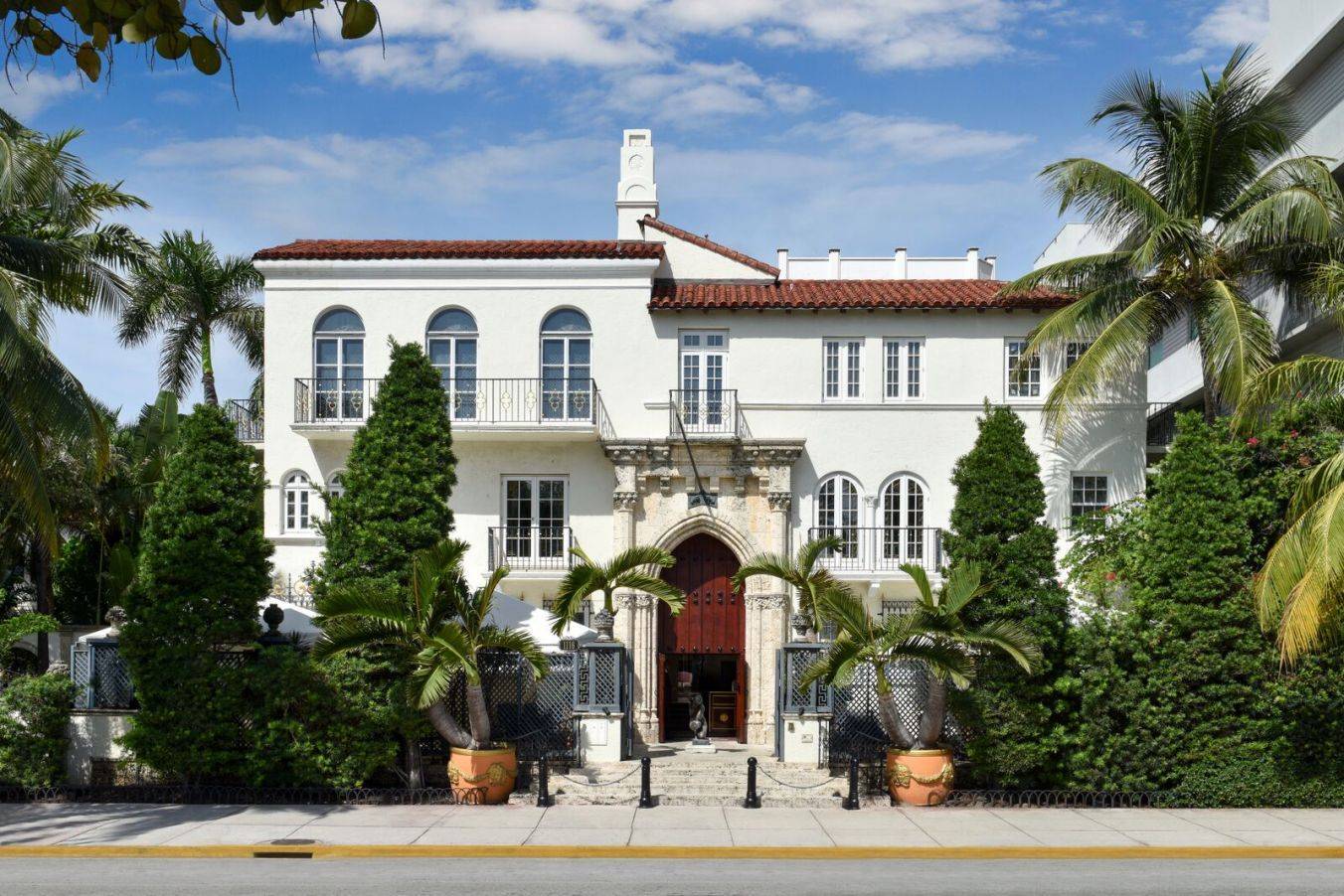Asasinarea lui Gianni Versace: Povestea adevărată a morții sale tragice