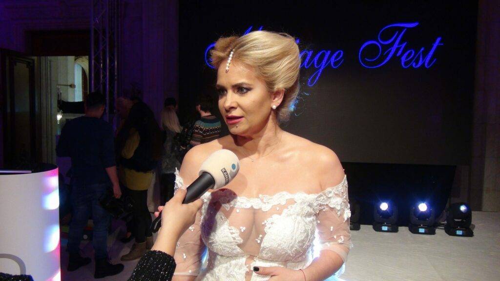 Paula Chirilă a vorbit în premieră despre copilăria sa. "Am făcut foamea! Tata era șomer, îi plăcea băuturica..."