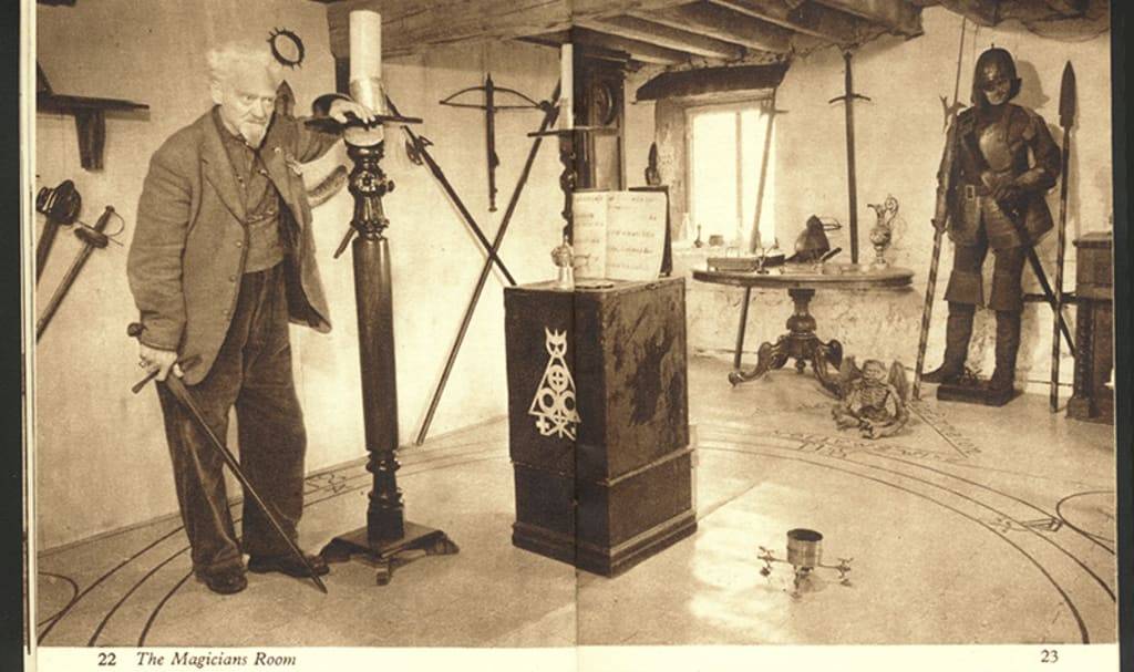 Vrăjitoarele din Marea Britanie au aruncat un blestem asupra lui Hitler