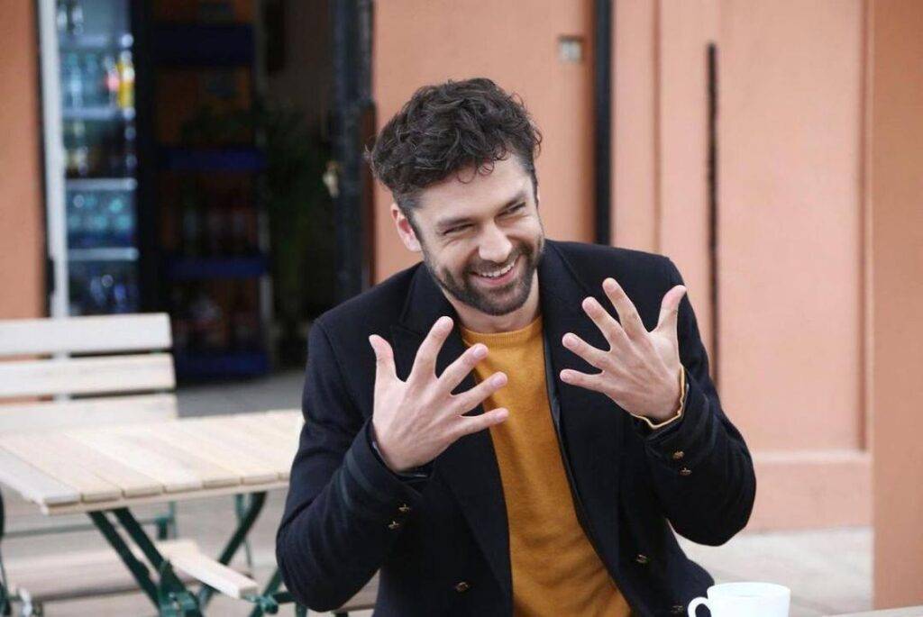 Alecsandru Dunaev vorbește despre greutățile pe care le-a întâmpinat până să ajungă un actor cunoscut
