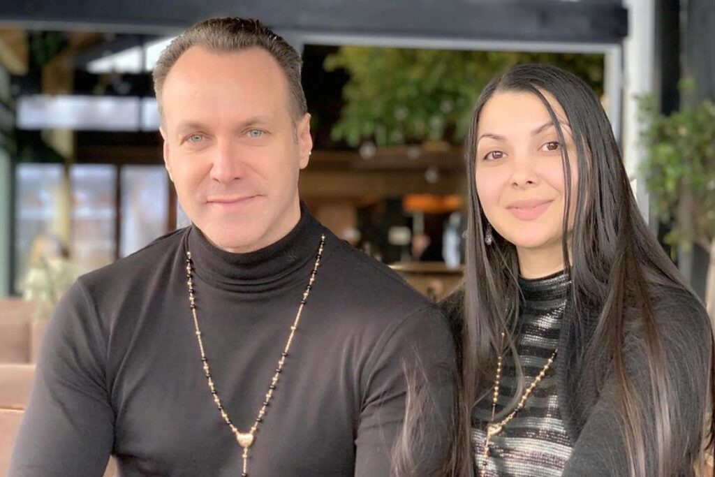 Alin Oprea și iubita sa, Medana, au sărbătorit 2 ani de relație. Și-a răsfățat iubita cu 1500 de trandafiri