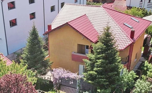 Așa arată vila Oanei Roman din Pantelimon. Imobilul valorează 160.000 de euro