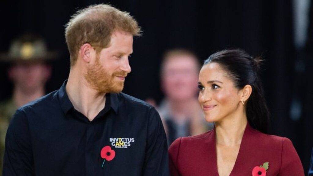 Familia Regală i-a felicitat în mod public pe Harry și pe Meghan pentru noul membru venit în familia lor