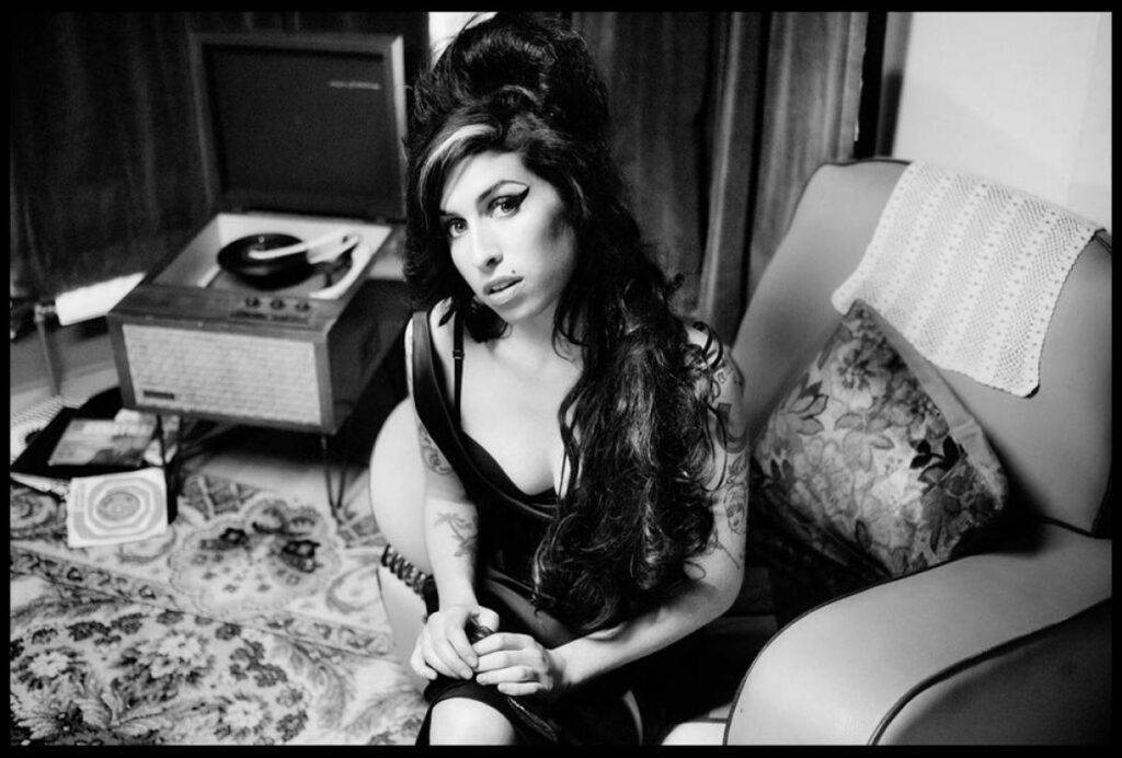S-au împlinit 10 ani de la ziua în care o mare stea a muzicii jazz, Amy Winehouse, s-a stins