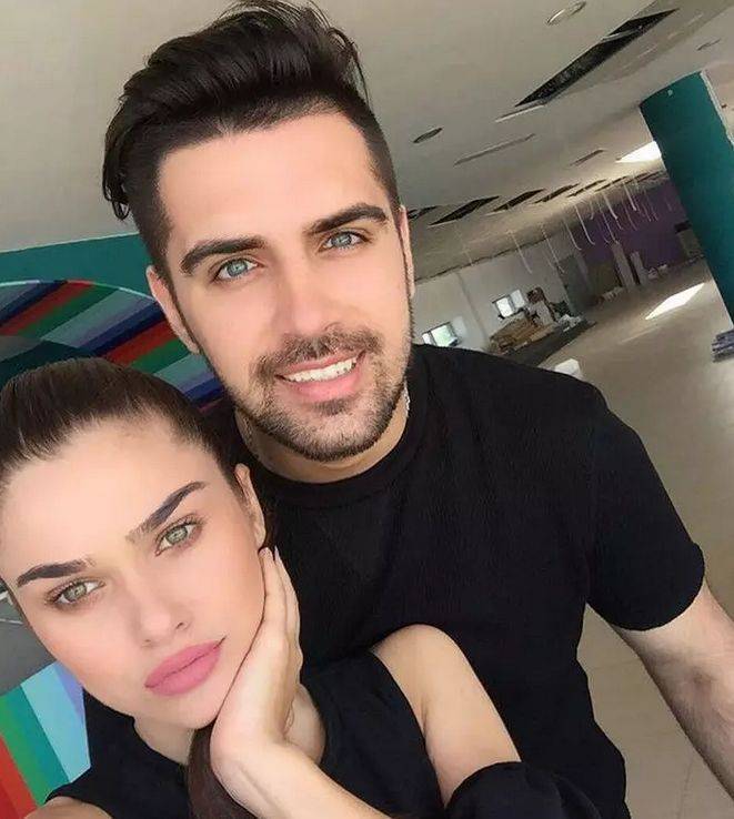 Theo Rose, într-o continuă evoluție pe toate planurile. Detaliile neștiute despre copilăria și viața ei 