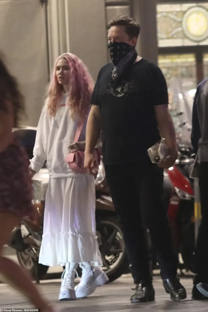 Elon Musk anunță oficial că el și iubita sa, artista Grimes, sunt „semi-separați”. Care sunt motivele acestei decizii