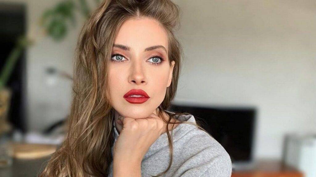 “Să spui o poveste bună despre tine, să mă fascinezi, după care eu să te aleg pe tine și să aduc glamour în viața ta, să îți schimb viața. Eu zic da, oricărei provocări!”