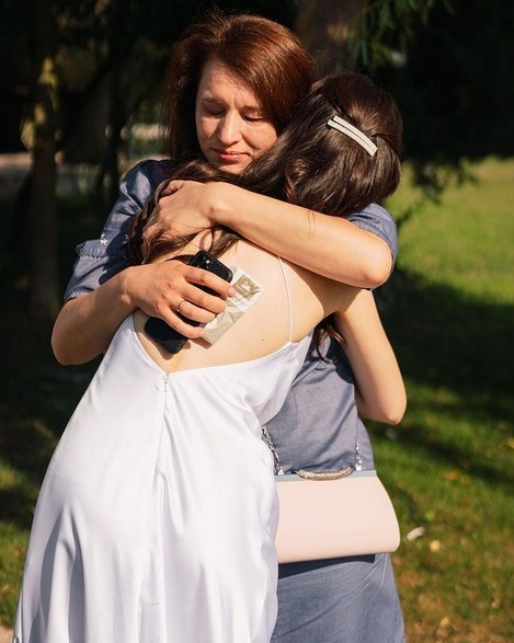 Mama… Știți bine că are foarte puține apariții online, dar asta nu înseamnă că nu e cu și pentru mine oricând și oriunde! Prefer să o prezint în fața voastră ca cea mai puternică, iubitoare, scumpă și frumoasă ființă de pe Pământ pe care o cunosc! Te iubesc, mami!❤️ #emoție #weddingmoments