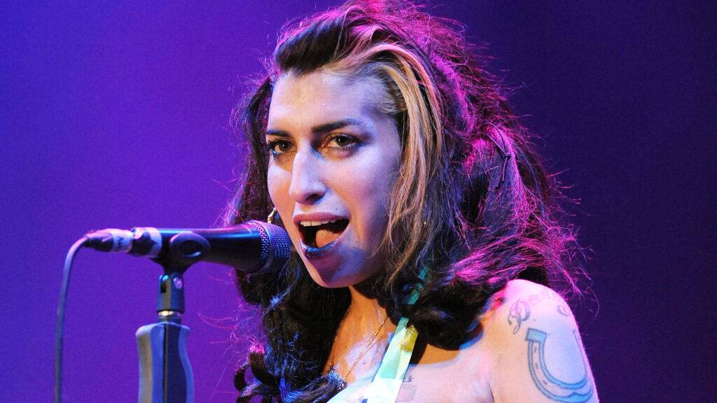 Garderoba cântăreței Amy Winehouse, scoasă la licitație! Câte milioane de dolari trebuie să scoți din buzunar pentru ea