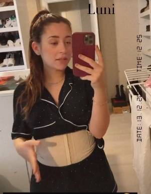 Cum a reușit Nicole Cherry să treacă de la mărimea M la mărimea S, la aproape trei săptămâni după ce născut