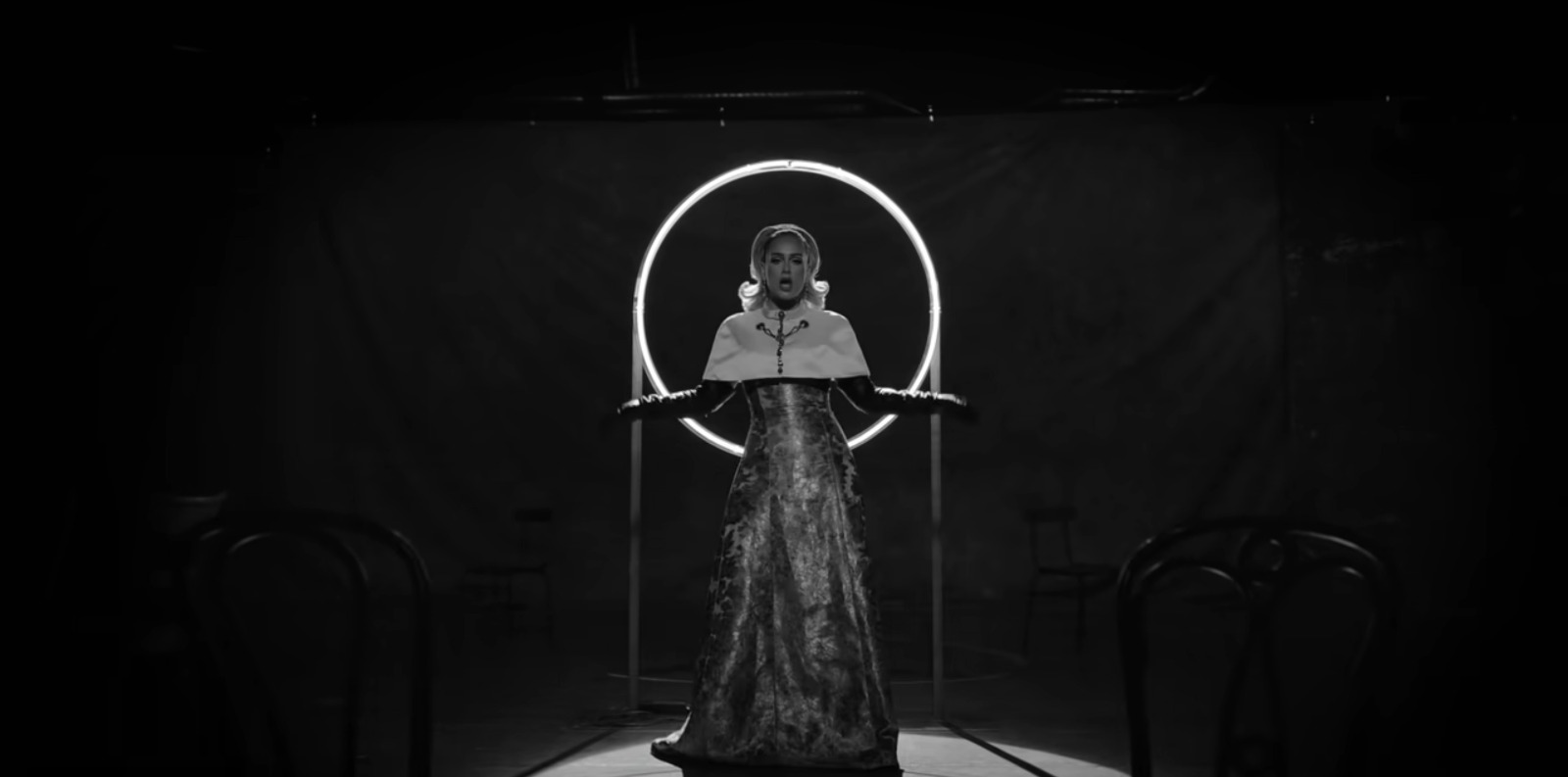 Adele uimește din nou prin silueta sa. Artista a slăbit peste 40 de kilograme și are o siluetă de invidiat