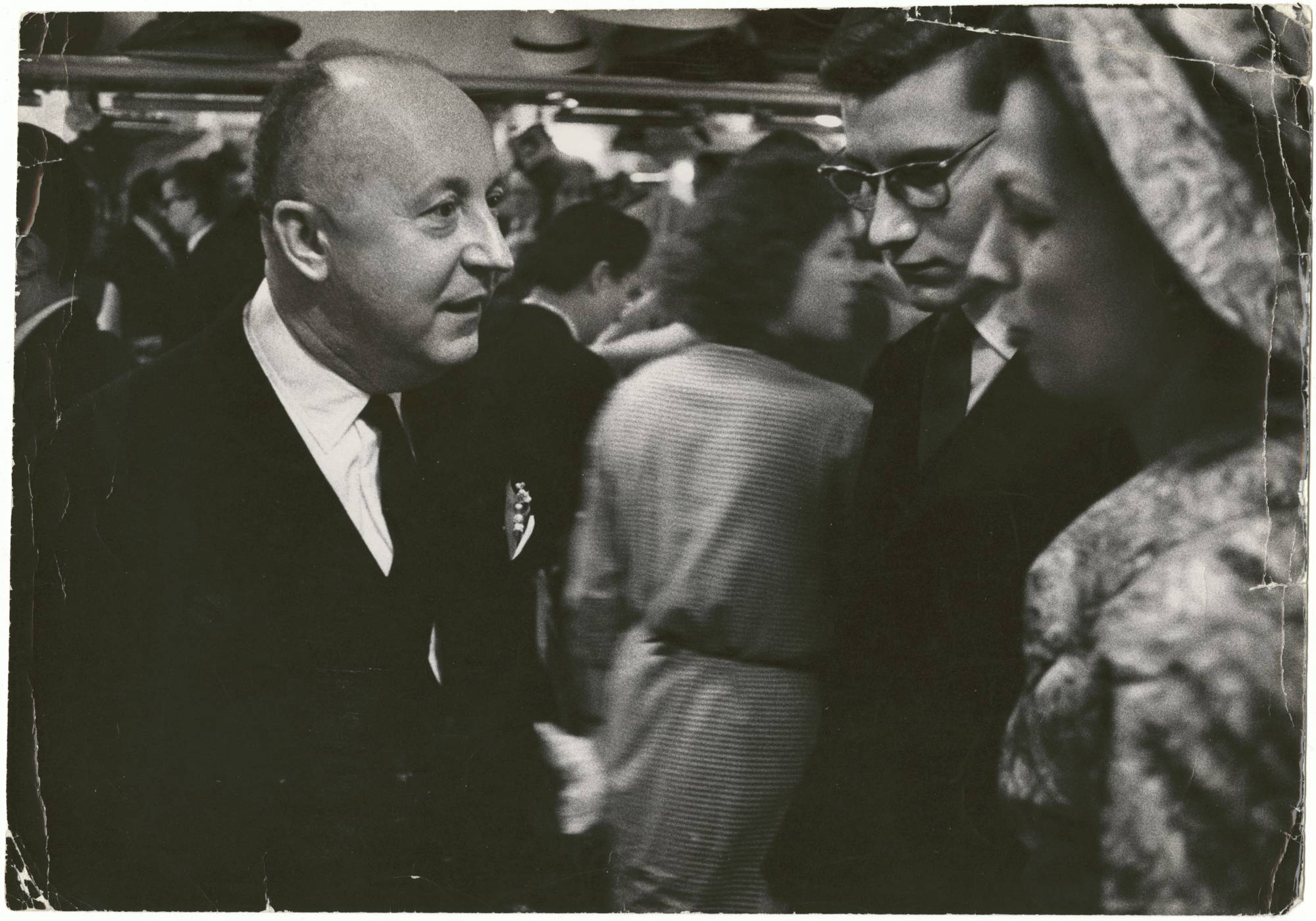 Yves Saint Laurent – povestea celui ce a fost denumit „ultimul mare couturier al Franței” și ucenicul lui Christian Dior