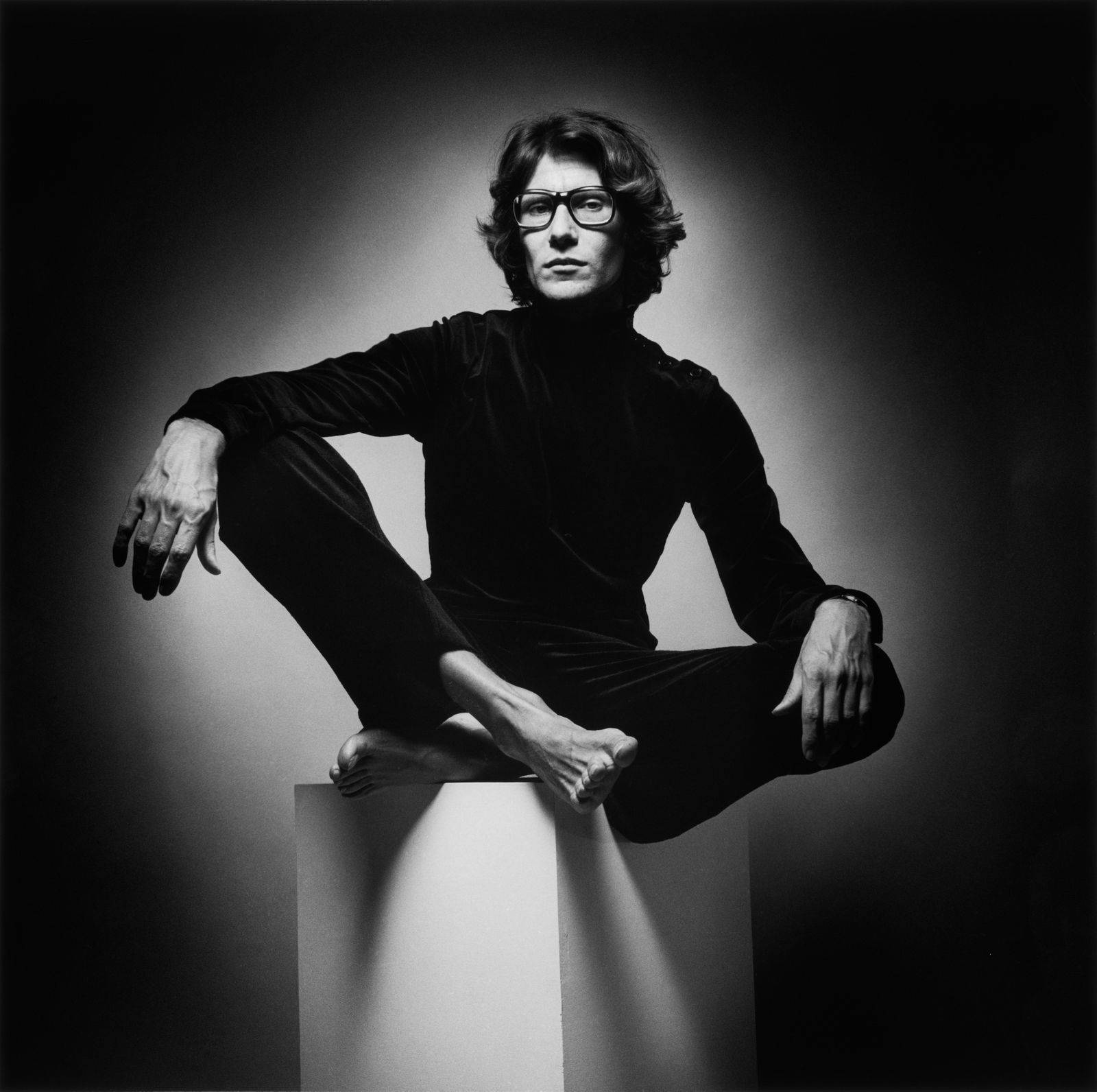 Yves Saint Laurent – povestea celui ce a fost denumit „ultimul mare couturier al Franței” și ucenicul lui Christian Dior