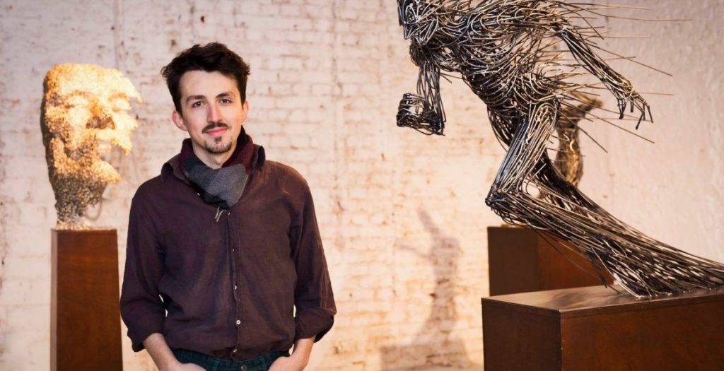 Astăzi are loc o licitație de sculptură contemporană la Artmark. Pot fi achiziționate operele lui George Apostu Astăzi are loc o licitație de sculptură contemporană la Artmark. Pot fi achiziționate operele lui George Apostu