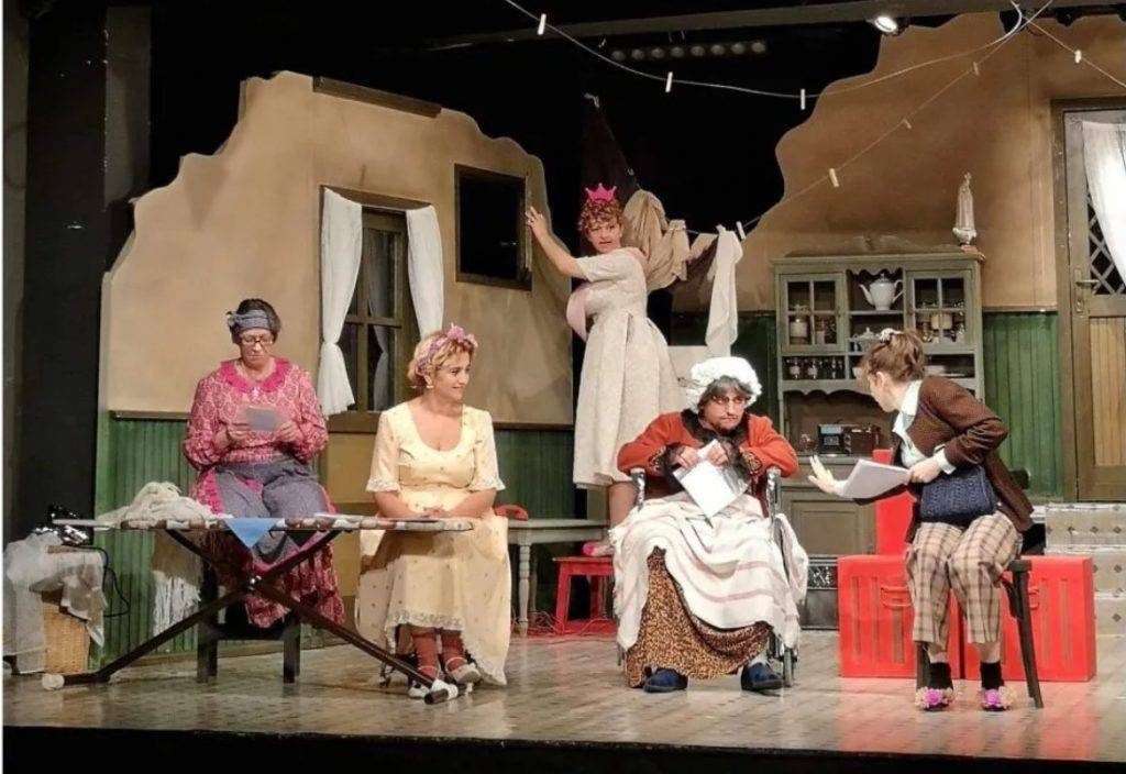 Spectacol la Teatrul Nottara din București în regia Corinei Dragomir „Cumetrele” după Michel Tremblay
