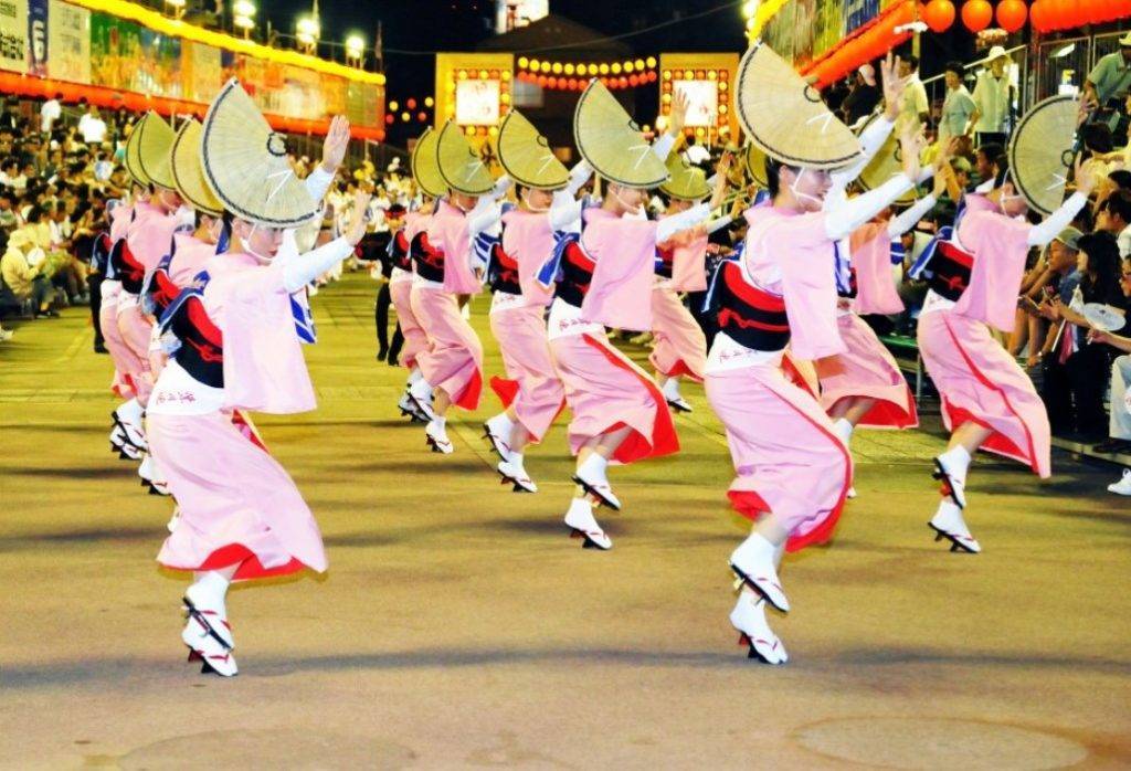 Istoria celei mai mari sărbători japoneze. Festivalului Obon prin care sunt celebrate sufletele strămoșilor Istoria celei mai mari sărbători japoneze. Festivalului Obon prin care sunt celebrate sufletele strămoșilor