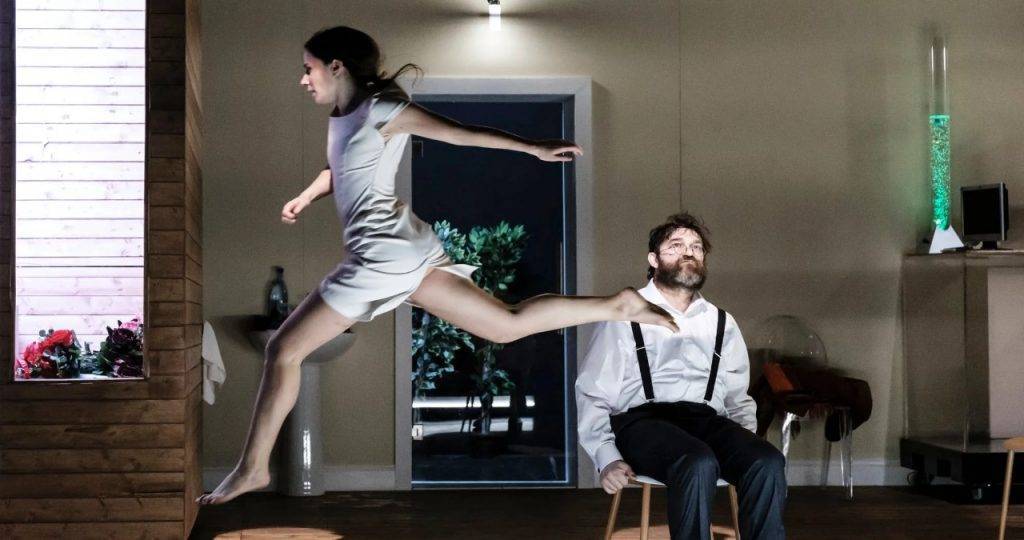 „Femeia mării” după Henrik Ibsen la Teatrul Național din Craiova „Marin Sorescu” în regia lui Andriy Zholdak „Femeia mării” după Henrik Ibsen la Teatrul Național din Craiova „Marin Sorescu” în regia lui Andriy Zholdak