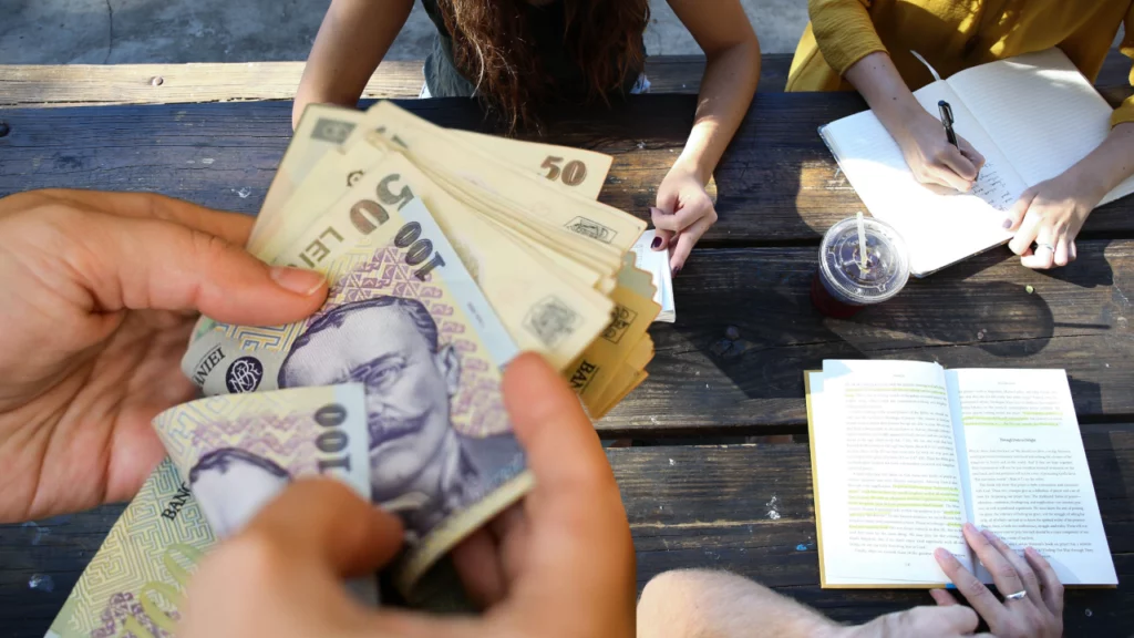 Guvernul anunță burse generoase și creșteri salariale în semn de recunoaștere a excelenței academice