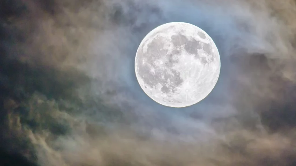 Luna Nouă din 28 Februarie deschide drumul către transformări profunde în viața ta